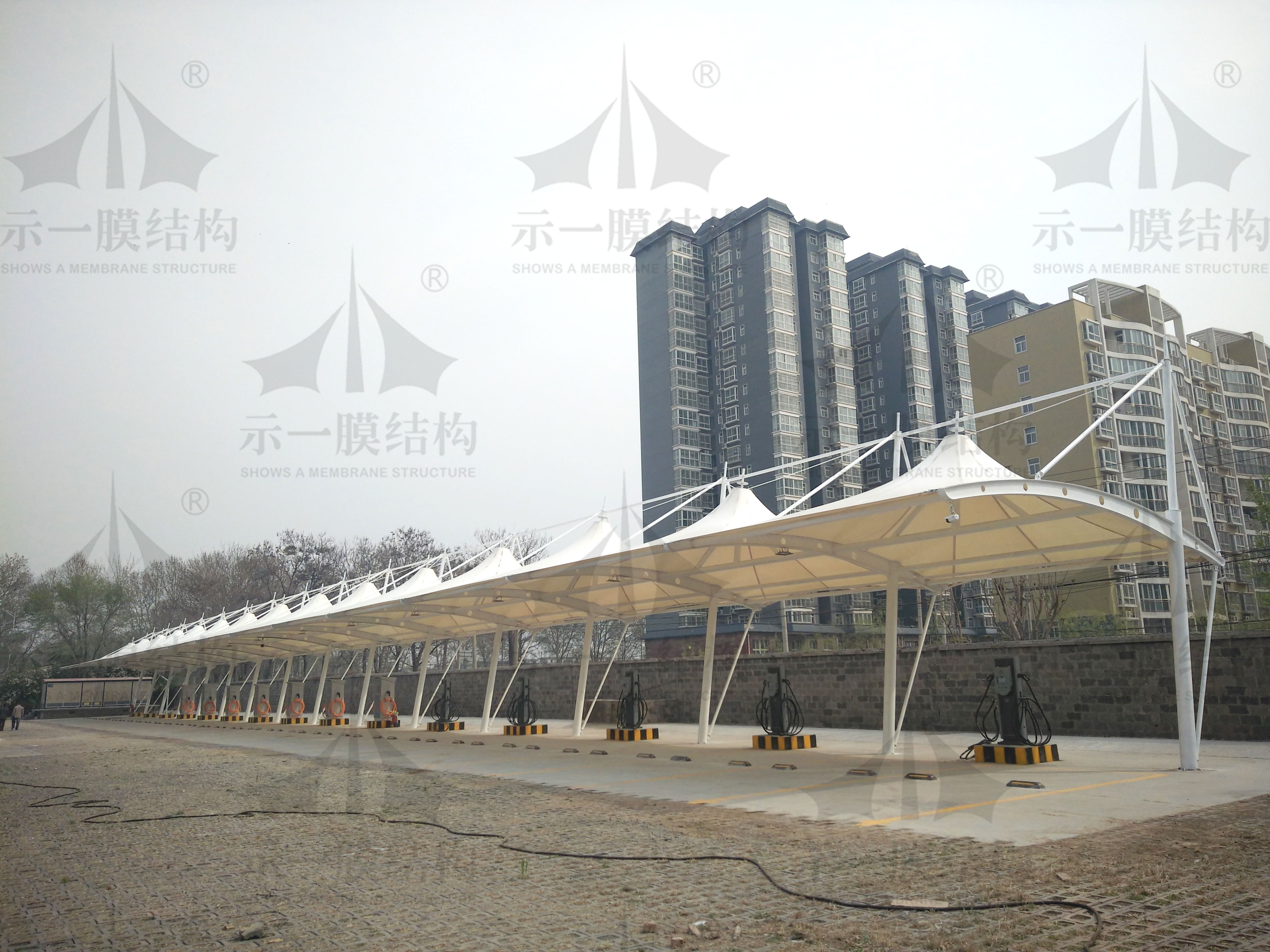 上海示一膜結(jié)構(gòu)安陽公交公司充電樁停車雨棚