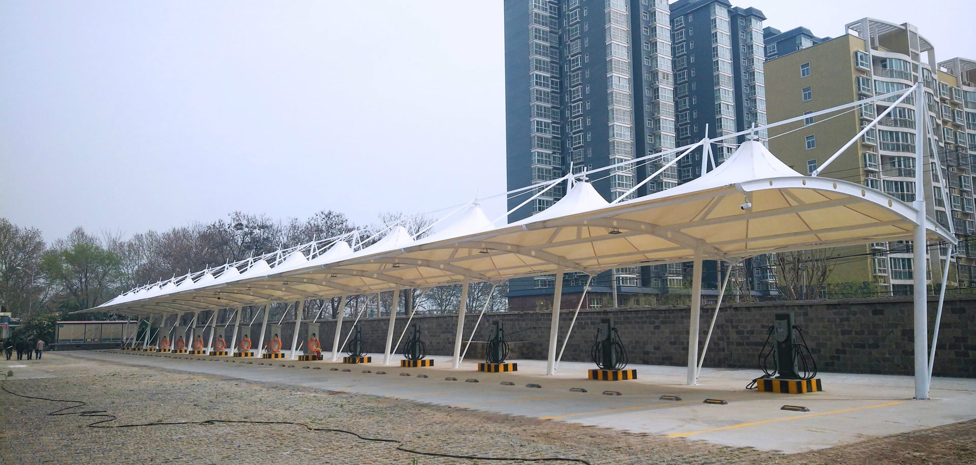 示一膜結(jié)構(gòu)定制各類車棚