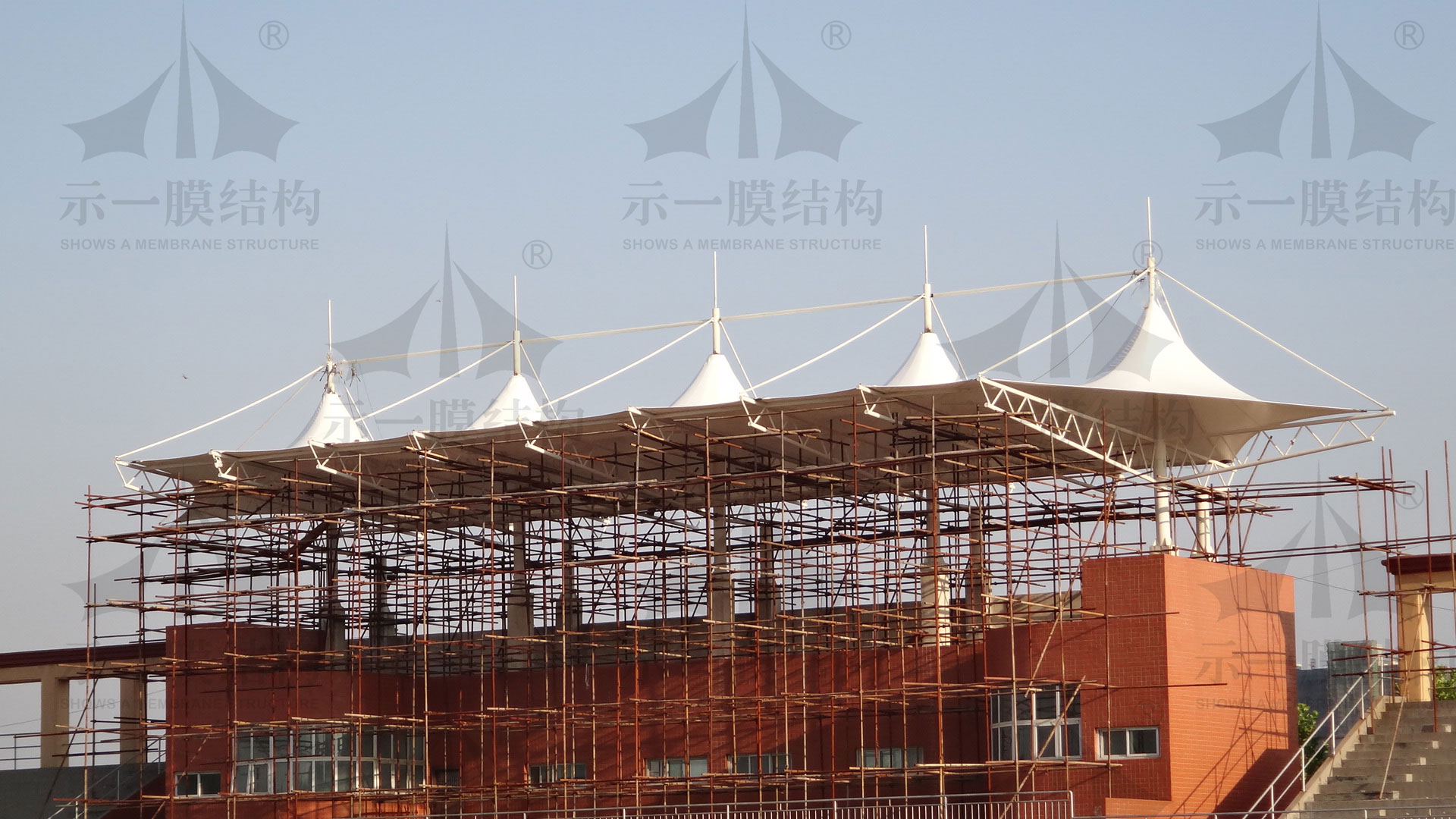 上海示一膜結(jié)構(gòu)河南華信學(xué)院膜結(jié)構(gòu)體育看臺(tái)