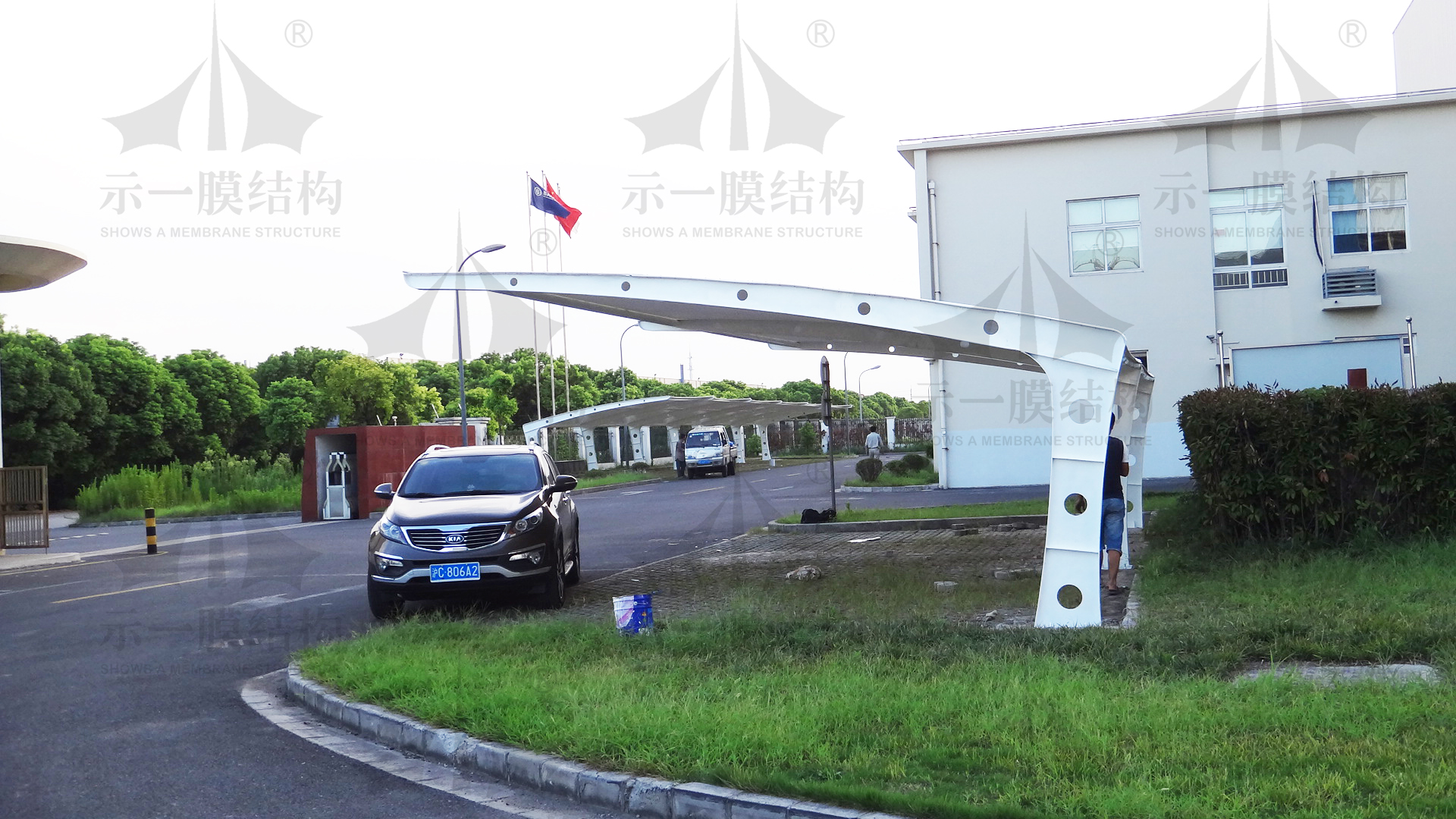 膜結(jié)構(gòu)車棚報(bào)價(jià)知多少?