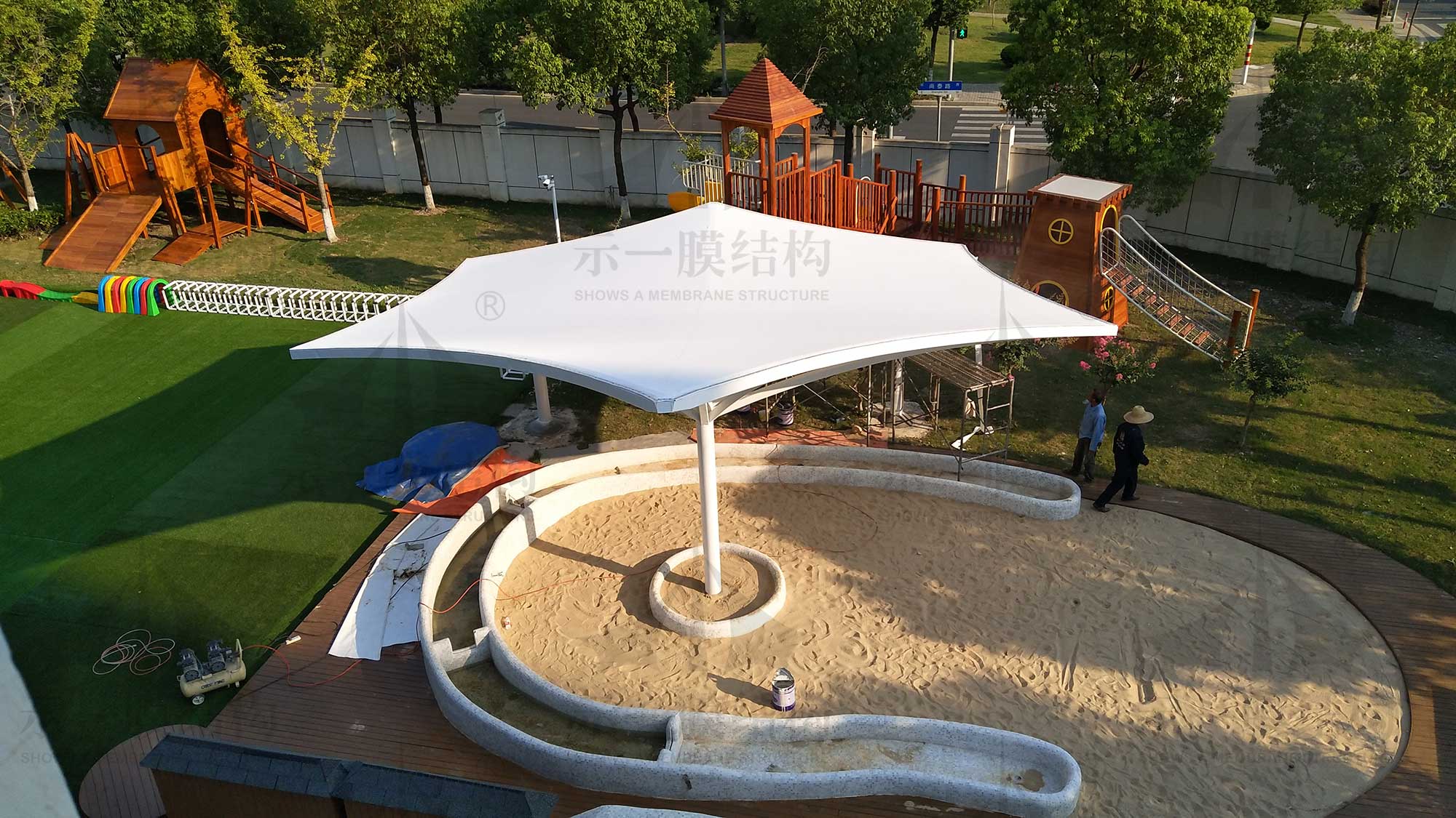 膜結(jié)構(gòu)景觀小品在設(shè)計(jì)創(chuàng)作方面從哪些地方出發(fā)考慮？